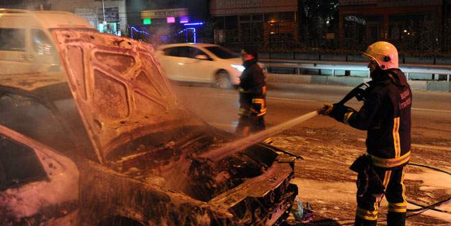 Bursa'da hareket halindeki araç bir anda alev aldı!