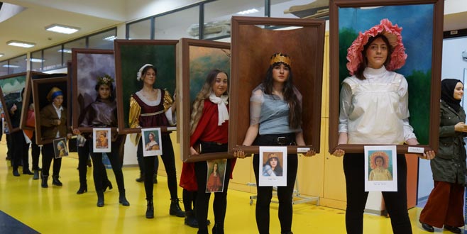 yÃ¼rÃ¼yen portreler ile ilgili gÃ¶rsel sonucu