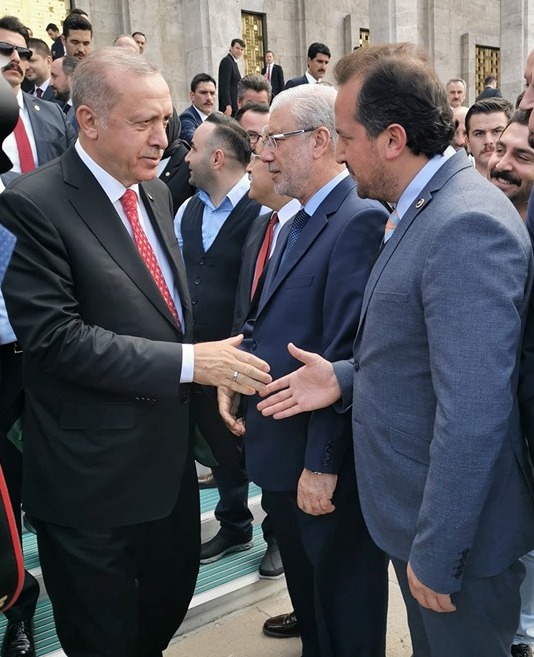 1.-yazi-icin-ak-parti-bursa-milletvekili-refik-ozen-ve-cumhurbaskani-recep-tayyip-erdogan.jpg