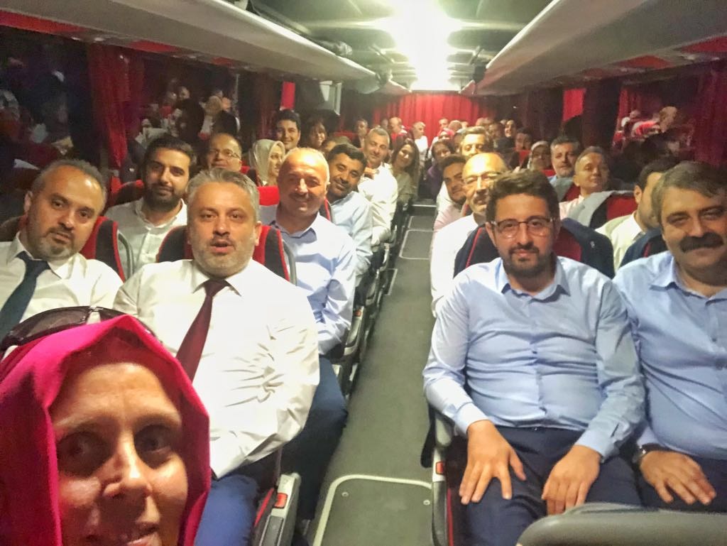 1.-yazi-icin-ak-parti-bursa-yonetim-ve-delegeler-ankara-yolculugu-001.jpg