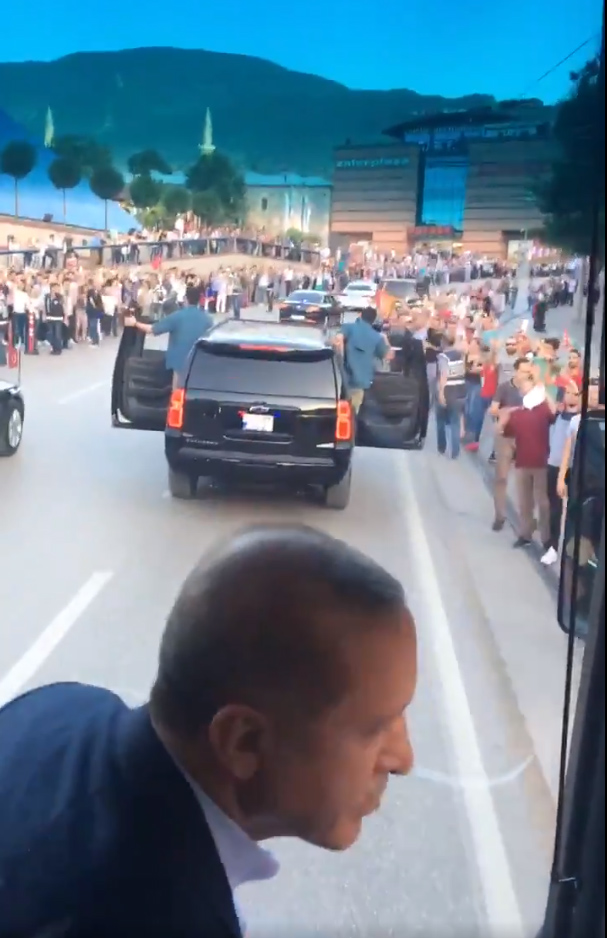 1.-yazi-icin-cumhurbaskani-recep-tayyip-erdogan-otobus-bursa-turu-bursa-caddeleri.png