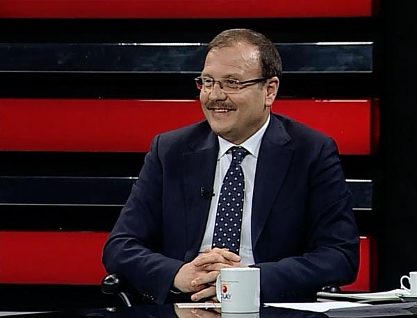 1.-yazi-icin-hakan-cavusoglu-003.jpg