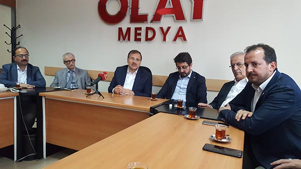 1.-yazi-icin-hakan-cavusoglu-ve-ak-parti-milletvekilleri-olay-ziyareti.jpg