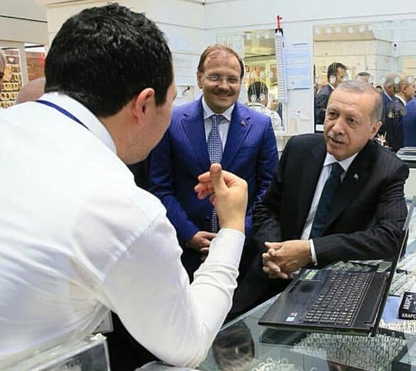 1.-yazi-icin-hakan-cavusoglu-ve-cumhurbaskani-recep-tayyip-erdougan.jpg