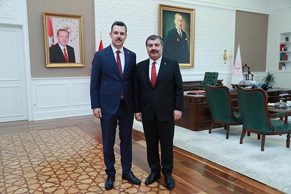 1.-yazi-icin-saglik-bakani-fahrettin-koca-ve-ak-parti-bursa-milletvekili-dr.-mustafa-esgin.jpeg