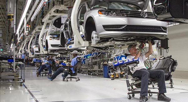 1.-yazi-icin-volkswagen-fabrikasi-otomobil-uretimi.jpg