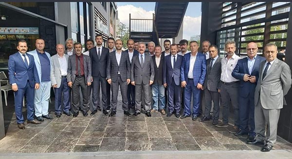 2.-yazi-icin-mhp-genel-sekreteri-ismet-buyukataman-ve-ilce-baskanlari.jpg