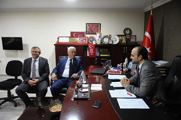 2.-yazi-icin-mustafa-bozbey-ve-zafer-yildizdan-mhp-il-baskani-cihangir-kalkanci-ziyareti-001.jpg