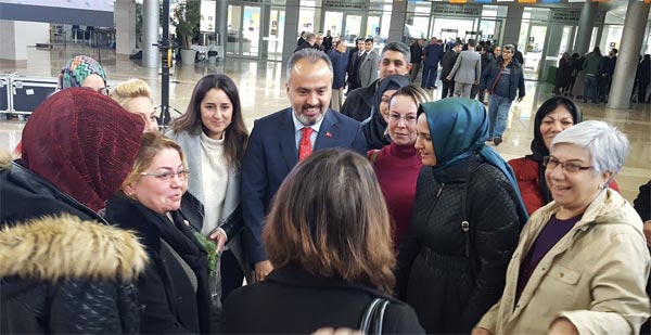 2.-yazi-icin-temayulde-en-buyuk-ilgiyi-buyuksehir-belediye-baskani-alinur-aktas-gordu.jpg