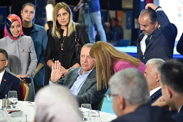 3.-yazi-icin-ak-parti-il-kadin-kollari-baskani-gulten-kapicioglu-cumhurbaskani-recep-tayyip-erdogana-bilgi-verdi.jpg