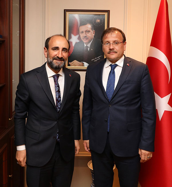 3.-yazi-icin-basbakan-yardimcisi-hakan-cavusoglu-ve-yildirim-belediye-baskani-ismail-hakki-edebali.jpg