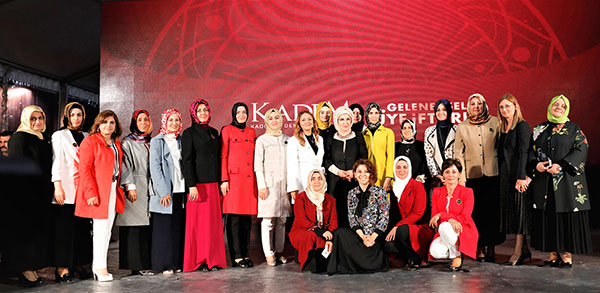 3.-yazi-icin-emine-erdogan,-kadem-yonetimi-ve-hatice-akbas-sahin.jpg