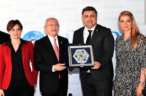 3.-yazi-icin-kemal-kilicdtaroglu,-canan-kaftancioglu,-tugiad-baskani-anil-sohoglu,-nilufer-cevikel.png