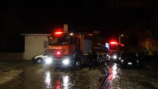 Bursa'da geceyi alevler aydınlattı 2 383da756f2d521dc74f6432c7719011d.jpg