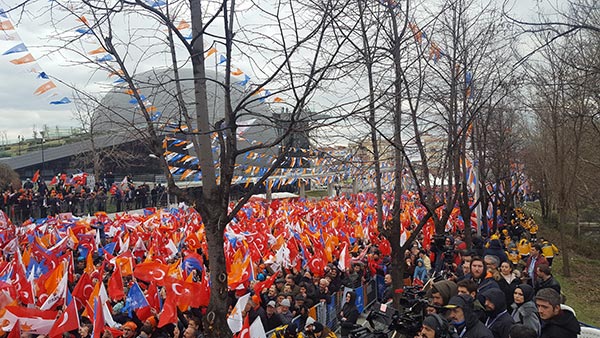 4.-yazi-icin-bugune-kadarki-en-sade-miting,-ak-parti-bursa-mitingi,-gokdere,-31-mart-yerel-secimi.jpg