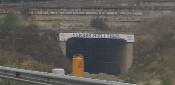 4.-yazi-icin-demirtas-tuneli-yuksek-hizli-tren-tabelasi.png