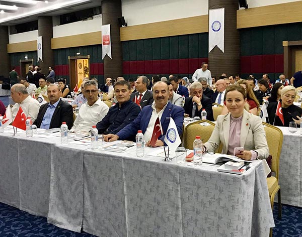 4.-yazi-icin-mudanya-belediye-baskaeni-hayri-turkyilmaz-ve-kiyi-ege-belediyeler-birligi-toplantisi.jpg