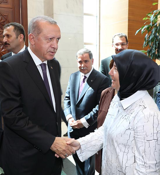 5.-yazi-icin-ak-parti-bursa-milletvekili-emine-yavuz-gozgec-ve-cumhurbaskani-recep-tayyip-erdogan.jpg