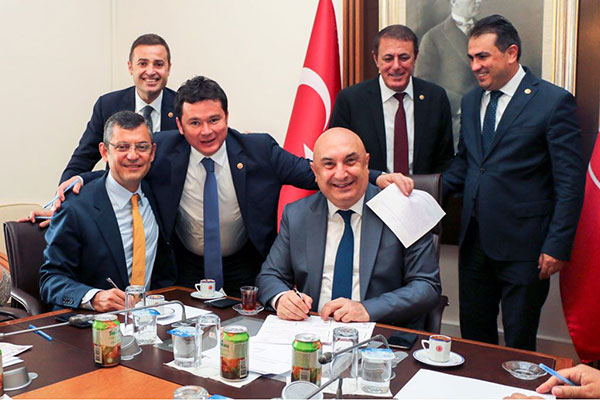5.-yazi-icin-chp-bursa-milletvekili-erkan-aydin-eve-donus-sevinci.jpg