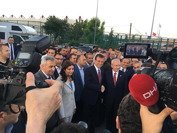 5.-yazi-icin-chp-istanbul-calismasi-lale-karabiyik,-ekrem-imamoglu,-kemal-kilicdaroglu.jpg