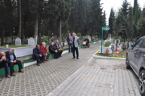 5.-yazi-icin-mehmet-gedik-mezari-basinda-anildi,-sadi-kurtulan.jpg