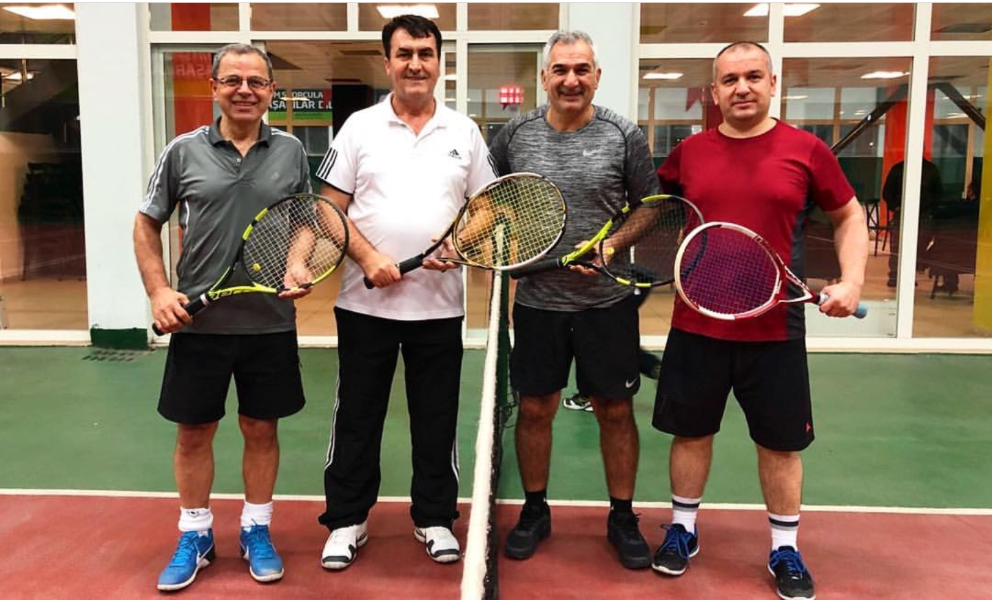 5.-yazi-icin-mistafa-dundar,-adem-vural-ve-erkan-oncel-tenis-maci.jpg