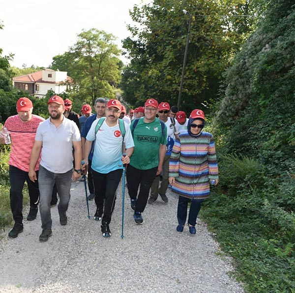 5.-yazi-icin-yildirim-belediye-baskani-oktay-yilmaz,-dogal-guzellikleri-tanitma-yuruyusleri.jpg