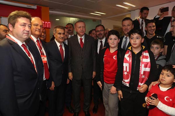 6.-yazi-icin-cumhurbaskani-recep-tayyip-erdogan-milli-mac-sonrasi-soyunma-odasi,-mustafa-caglar.jpg