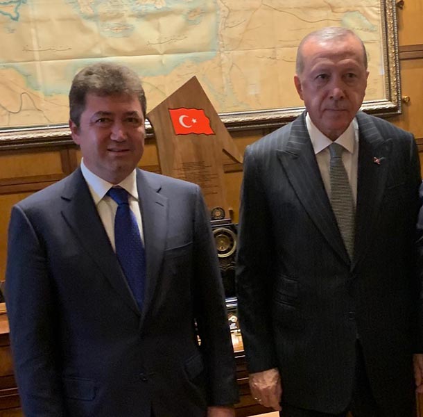 6.-yazi-icin-cumhurbaskani-recep-tayyip-erdogan-ve-tff-yonetim-kurulu-uyesi-mustafa-caglar.jpg