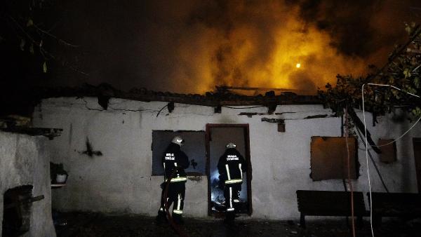 Bursa'da geceyi alevler aydınlattı 1 99ecec3960360fbe95eaaa8b8e164a81.jpg