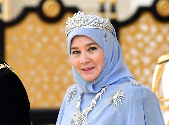 malezya-kralicesi-kurulus-osman-dizisine-ovgu-12655411_696_m.jpg