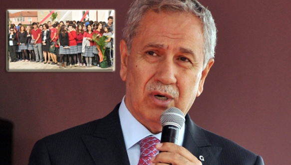 Bülent Arınç öğrencilerden af diledi