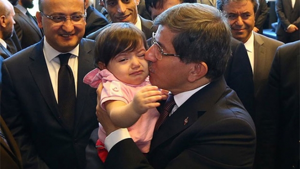 Davutoğlu konsolosluk personeliyle Ankara’ya geldi