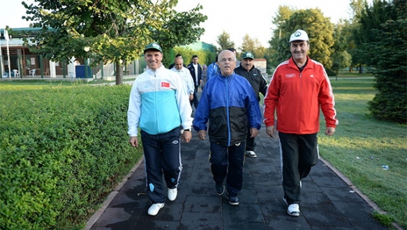Başkan Dündar, vatandaşlarla spor yaptı Başkan Dündar, vatandaşlarla spor yaptı