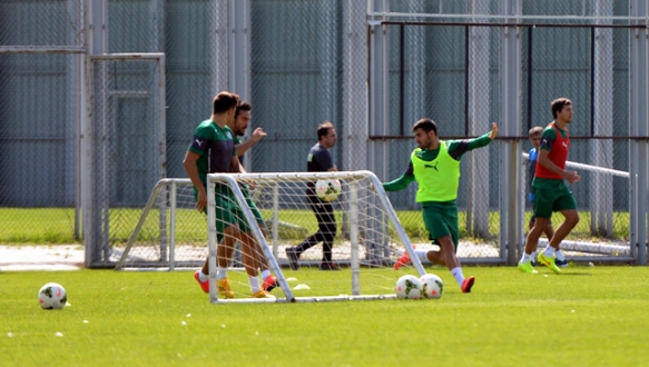 Bursaspor, Spor Toto Süper Lig`in 4.haftasında deplasmanda karşılaşacağı Ç.Rizespor maçının