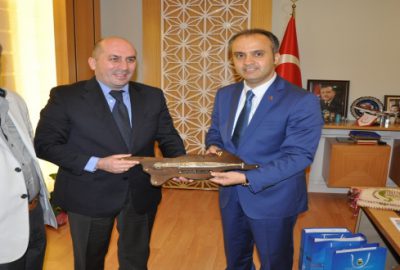 Gürcü bakandan İnegöl`e övgü