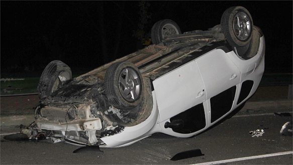 Takla atan sürücü aracını bırakıp kaçtı