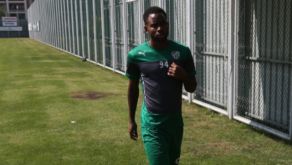 Bakambu şaşırttı