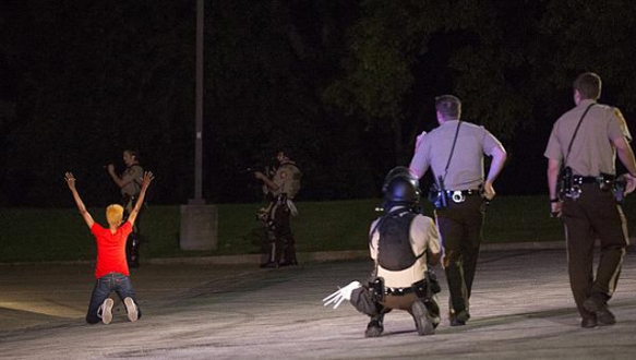 Hırsız kovalayan polis vuruldu