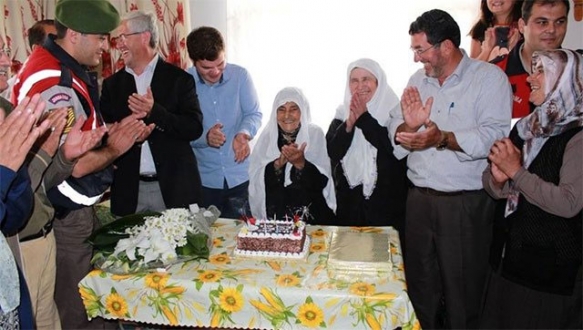 100 yaşına giren Selime nineye sürpriz