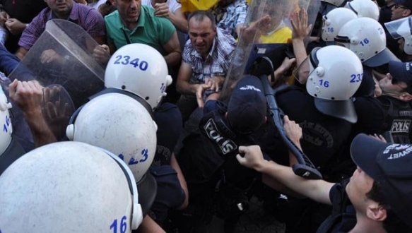 Bursa`da protesto yürüyüşünde arbede