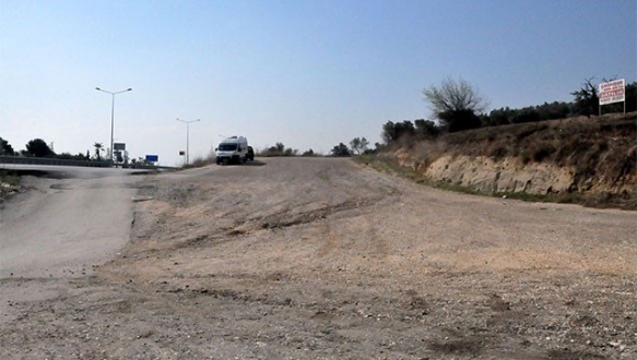 Çağrışan ve Bademli`ye bağlantı yolu