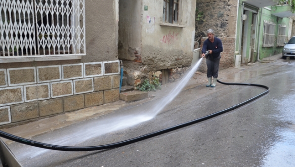 Gemlik caddeleri temizlendi