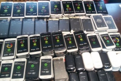 Bursa`da kaçak telefon satıcısına darbe