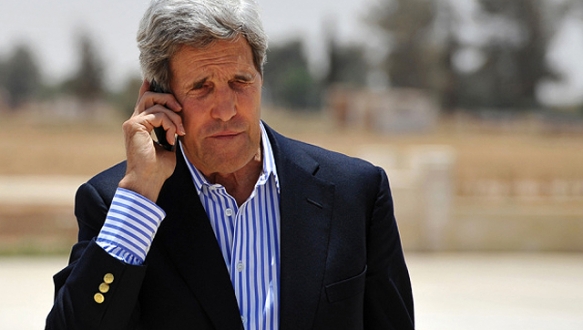 Kerry`nin uçağı yine arızalandı