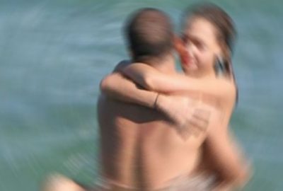 Denizde sevişen çifti hastanede ayırdılar