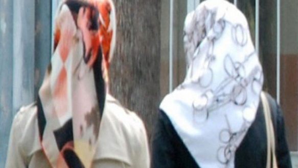 Devlet okulunda başörtüsü yasağı Devlet okulunda başörtüsü yasağı