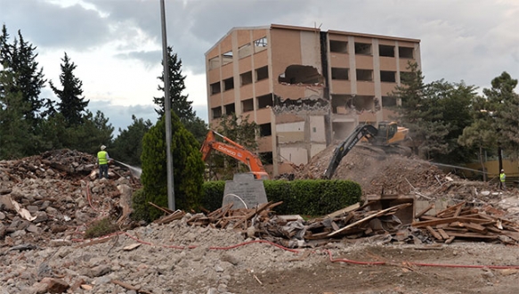 52 yıllık okul sil baştan yenileniyor