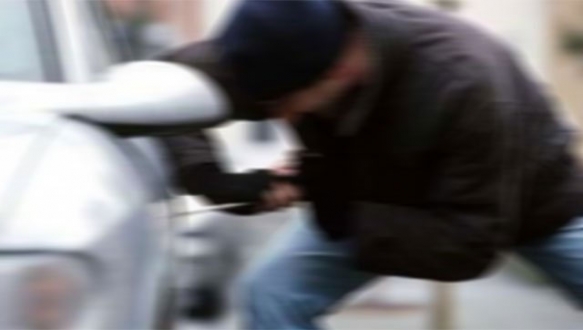 Yedek anahtar çalıp araç soydular