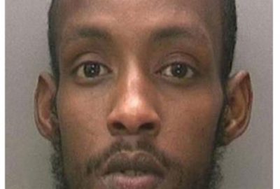 Hırsızlığa girdiği evde kedi pişirdi